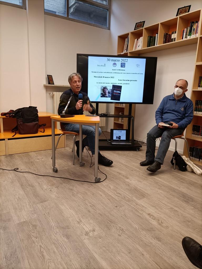 lo scrittore Luca Savarino intervistato dal prof Sergio Carletto