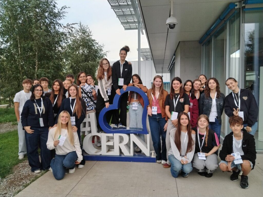 6 liceali italiani al CERN di Ginevra